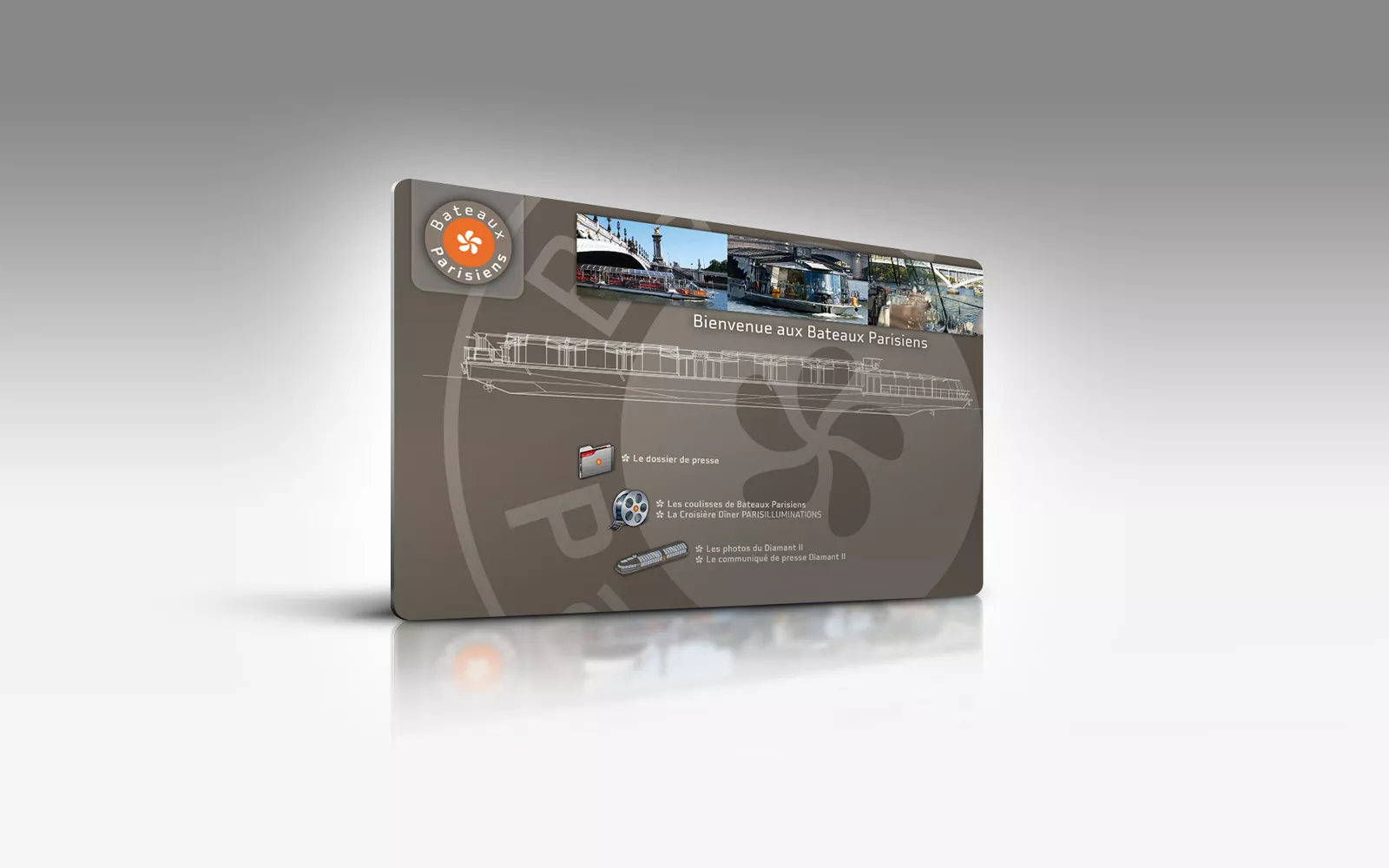 Support imprimé Bateaux Parisiens aux couleurs de la compagnie, création graphique Nowaxx
