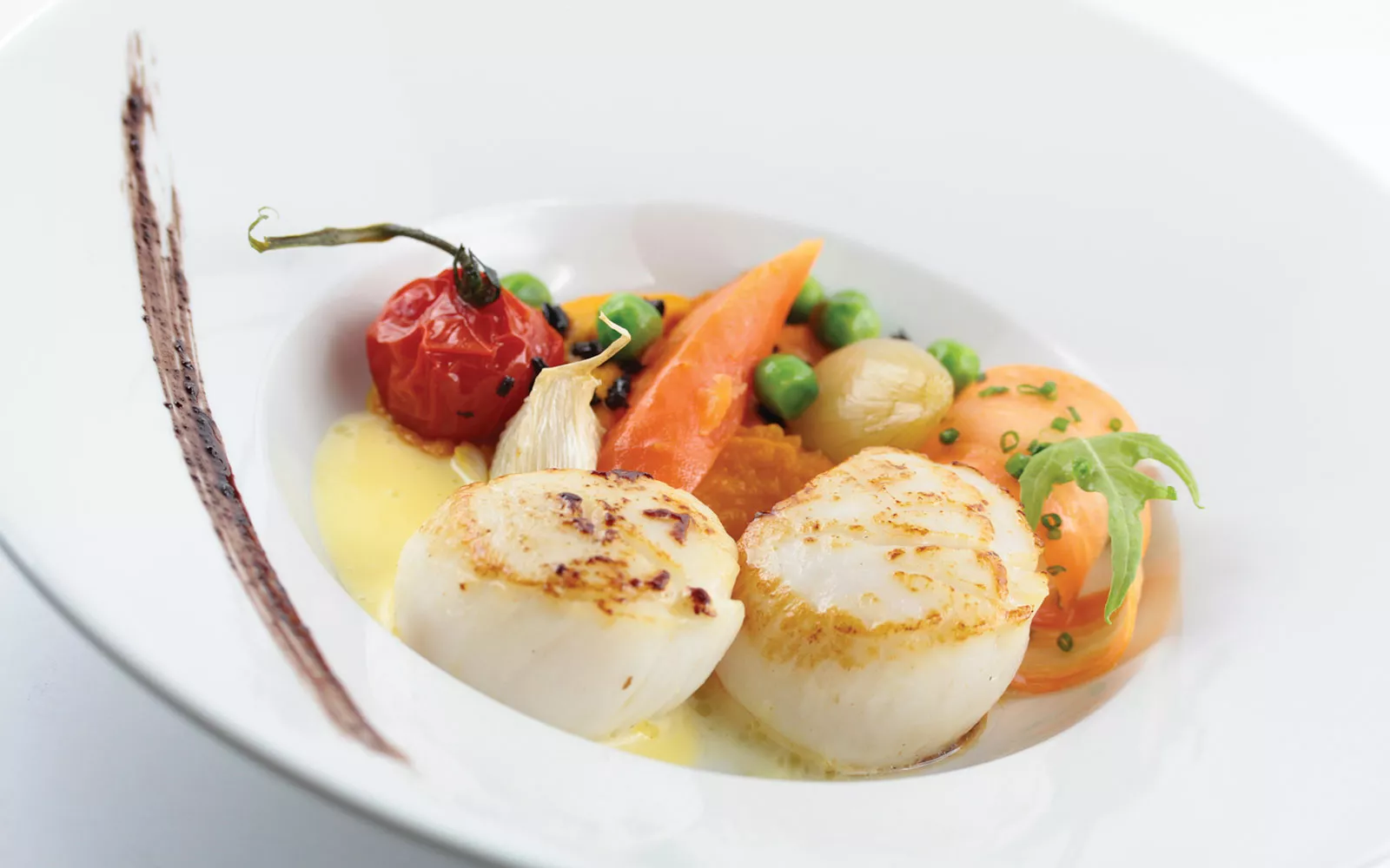 Photographie culinaire de Saint-Jacques servies en croisière dîner, photographe culinaire à Paris
