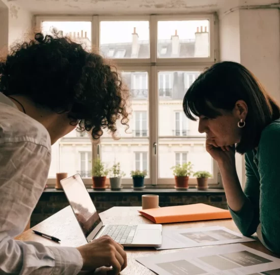 Agence de communication à Paris : comment choisir, et combien ça coûte