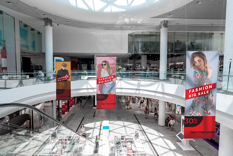 Kakémonos dans une galerie commerciale